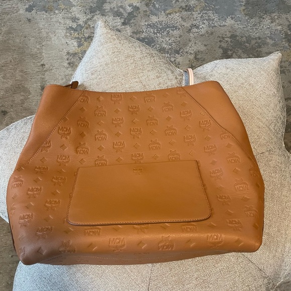 Authentic Cognac Debossed with the MCM emblem and made of supple leather - Picture 9 of 11